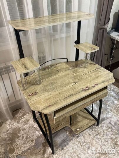 Компьютерный стол