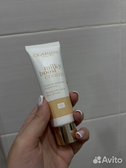 Тональный крем clarins milky boost