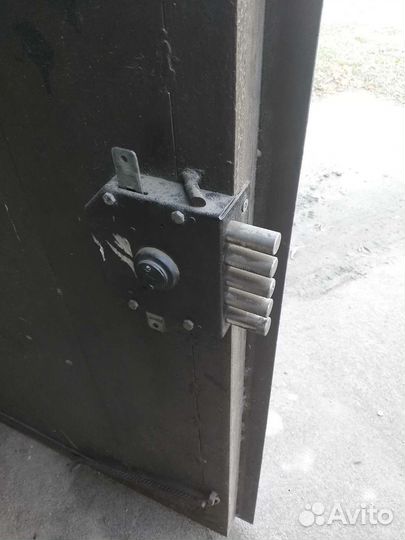 Ворота гаражные металлические распашные