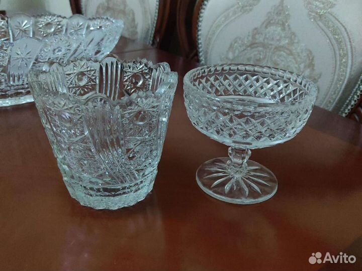 Посуда хрустальная много