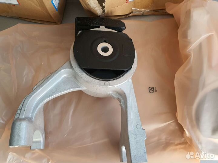 Подушка двс Honda Elysion