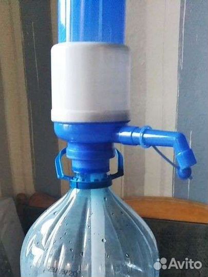 Помпа для воды на 5-6 л. бутылку