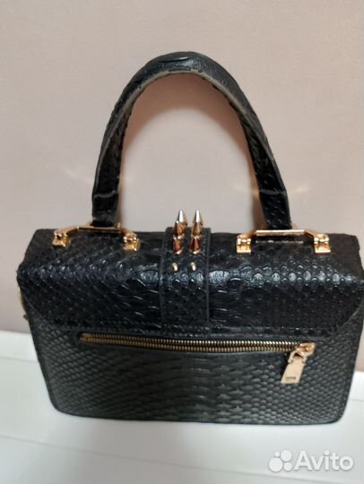 Отдам бесплатно при покупке любого товара