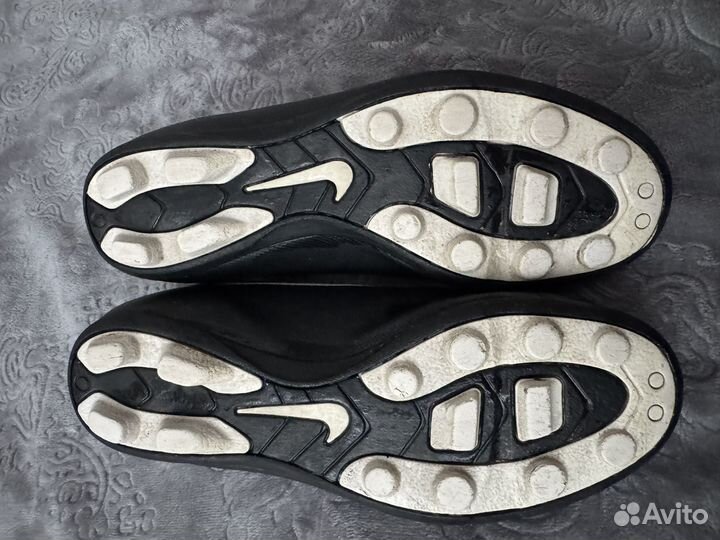 Футбольные бутсы nike