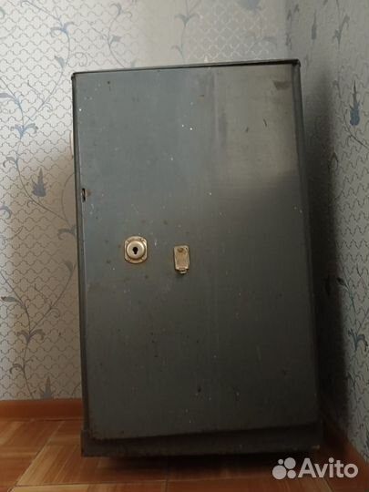 Сейф металлический