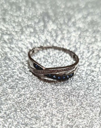 Золотое кольцо с сапфирами и бриллиантами