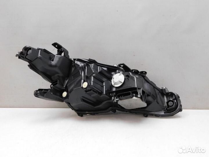 Фара левая Toyota Camry