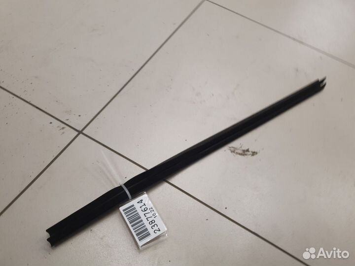 Накладка стекла передней левой двери Peugeot 3008 2009-2016