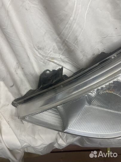 Фара передняя левая без креплений Nissan Tiida C11