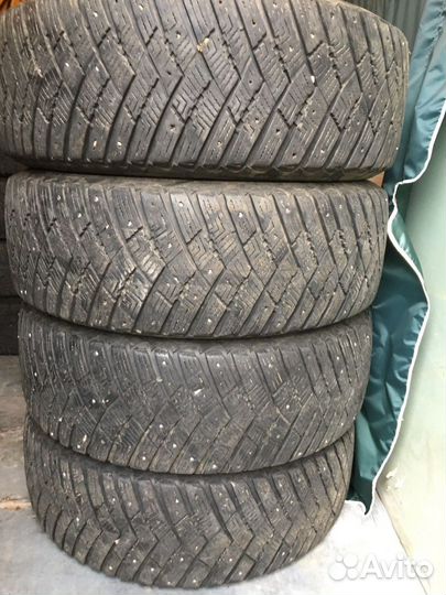 Goodyear UltraGrip Ice Arctic SUV 235/60 R18