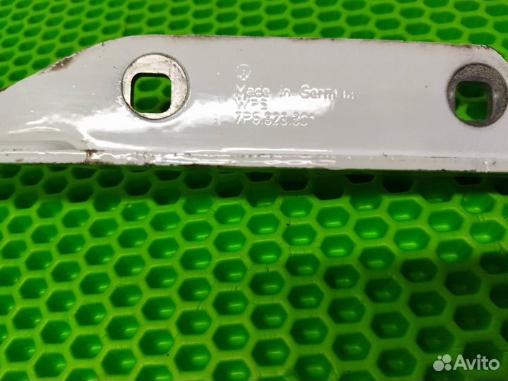 Петля капота левая Volkswagen Touareg FL R-line