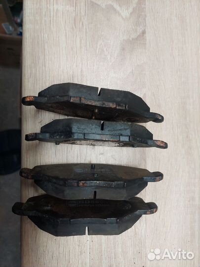 Тормозные колодки VW Polo седан 5