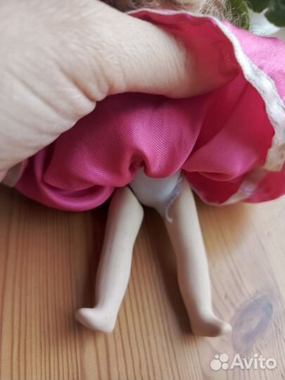 Кукла фарфоровая