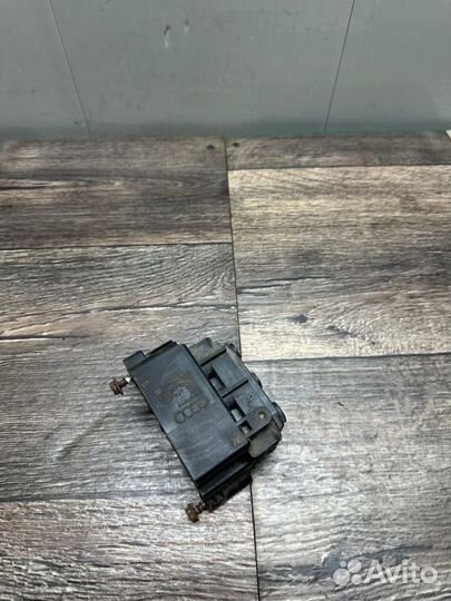 Блок клапанов пневмоподвески Audi A8 D4 ctna 2016