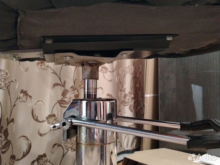 Парикмахерское кресло