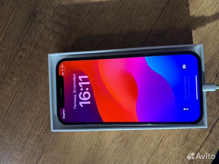 Телефон iPhone 12