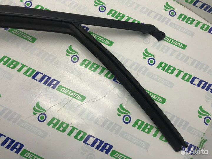 Уплотнитель стекла двери передний правый Mazda 3Bp
