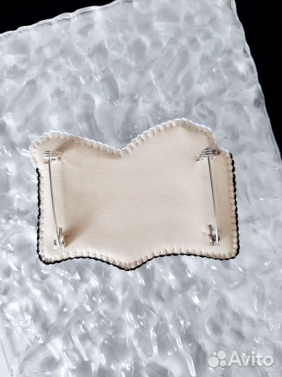 Брошь из бисера