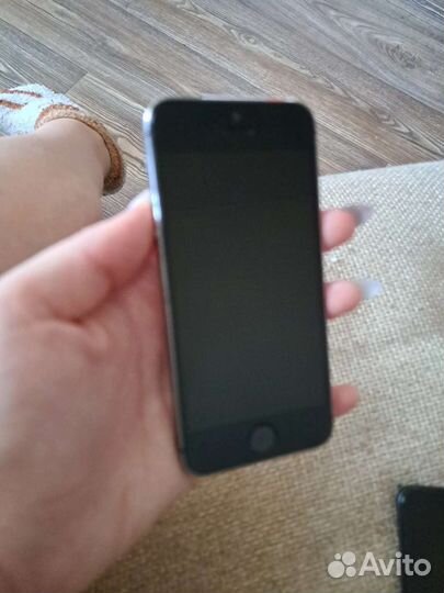 Телефон iPhone 5s