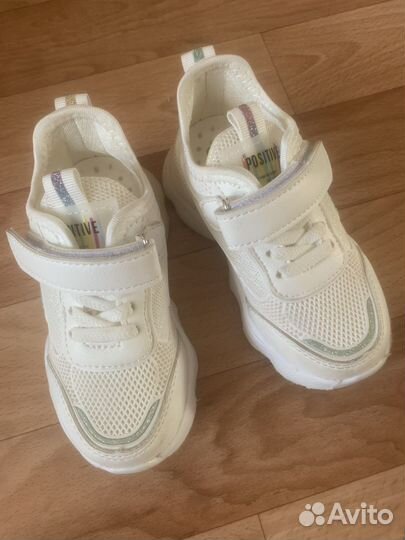 Кроссовки для девочки 26