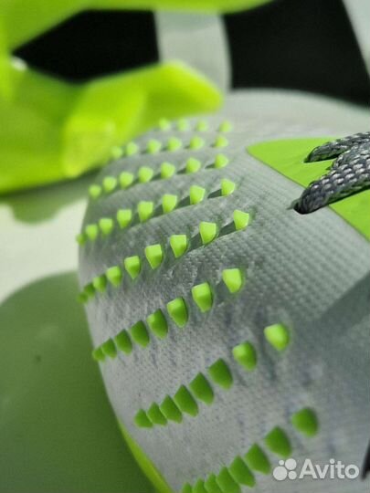 Футбольные бутсы adidas predator