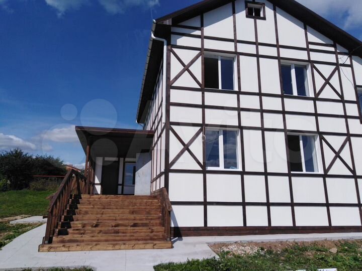 Коттедж 240 м² на участке 12 сот.