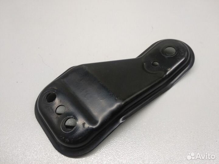 Кронштейн передний правый Volkswagen Polo 5 1.6