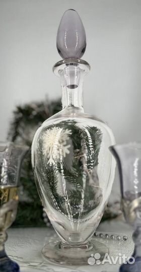 Графин и бокалы для вина