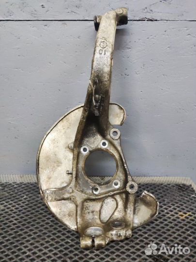 Кулак поворотный передний правый Audi A6 C7 cdnb