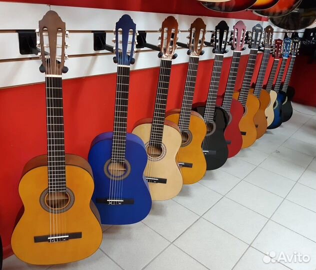 Гитары и Укулеле в ассортименте