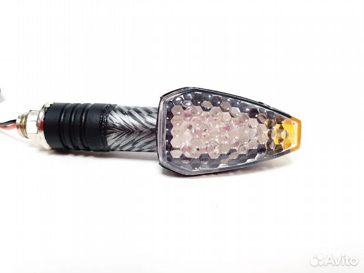 Поворотники универсальные светодиодные карбон