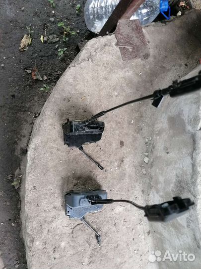 Задний левый замок двери лагуна 2