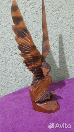 Скульптурная композиция из дерева резной орел