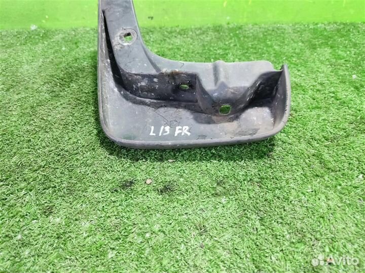 Брызговик передний правый Daihatsu Terios 2009