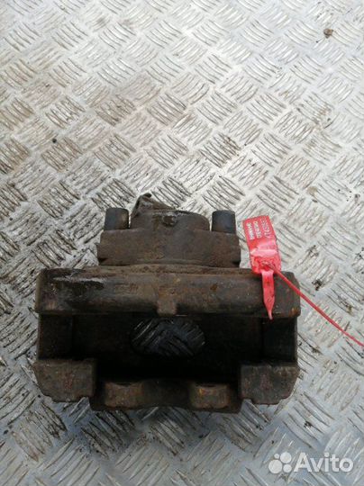 Суппорт передний левый Volkswagen Transporter T5