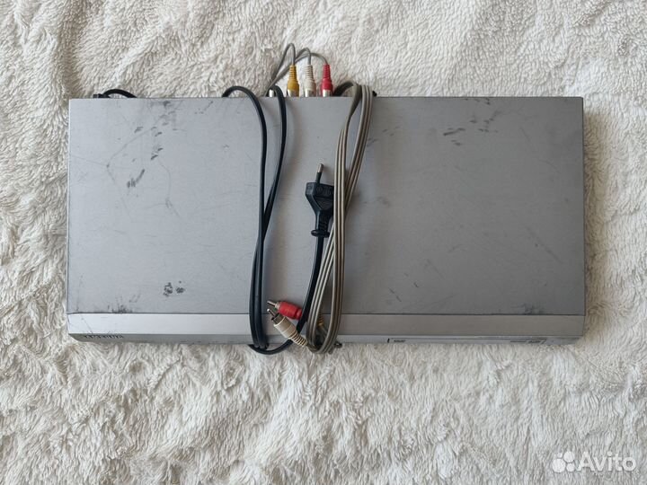 DVD-плеер Samsung DVD-P142