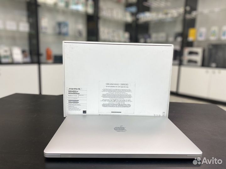MacBook Air 13 2022 M1 White. Магазин. Гарантия