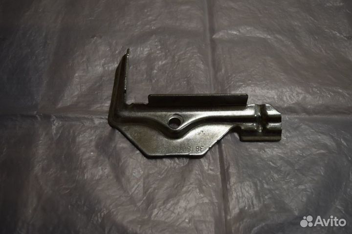 Прижимная планка для акб Tiguan 2 Тигуан