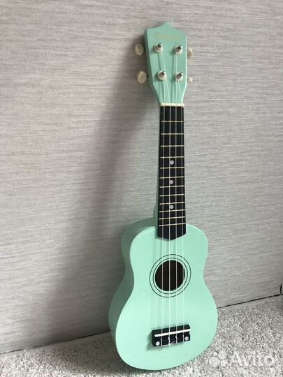 Укулеле новая четырёх струнная