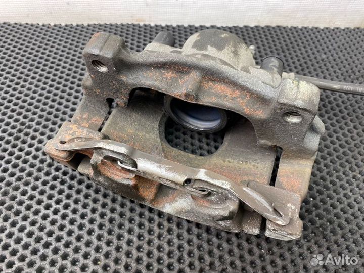 Суппорт передний правый Ford Galaxy WM qxwb 2.0