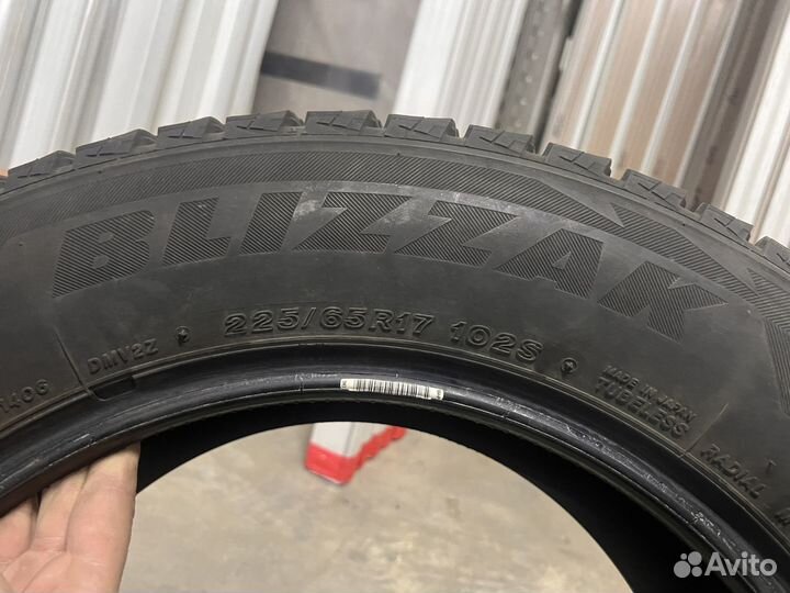 Bridgestone Blizzak DM-V2 225/65 R17 102S