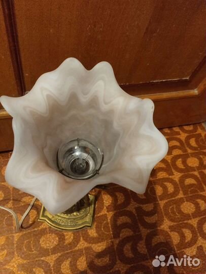 Настольная лампа