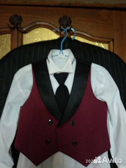 Костюм тройка на мальчика 104