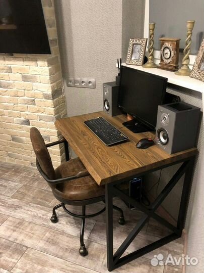 Компьютерный стол в стиле лофт