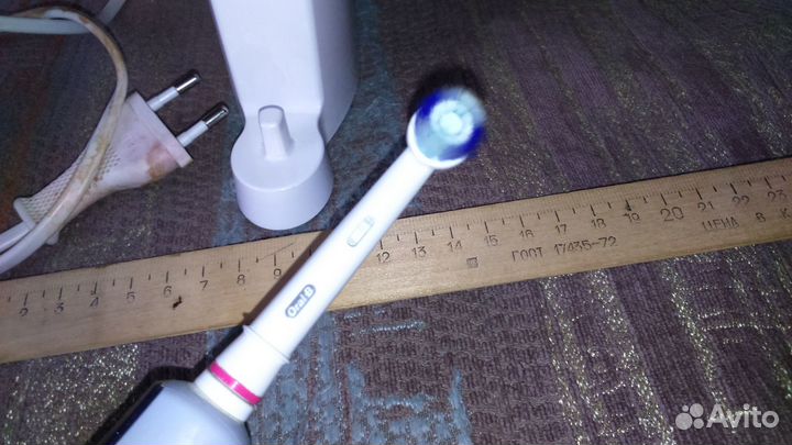 Электрическая зубная щетка Braun