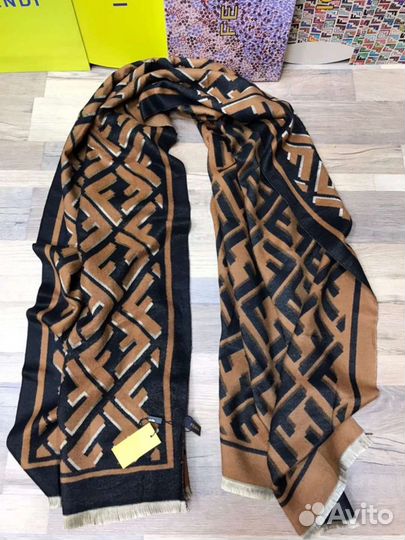 Палантин Fendi