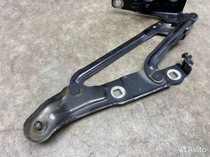 Петля крышки багажника задняя левая Ford Mondeo 4