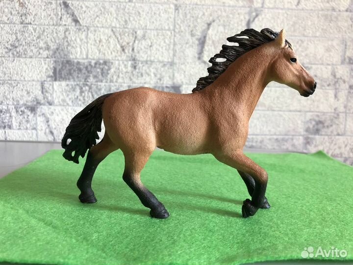 10 коллекционных Лошадей шляйх schleich