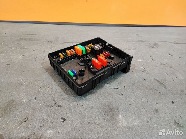 Блок предохранителей Volkswagen Tiguan 5N1 2.0 TDI