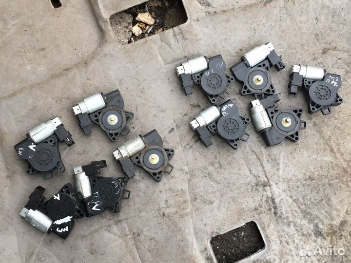 Мотор стеклоподъемника Мазда 3 BK